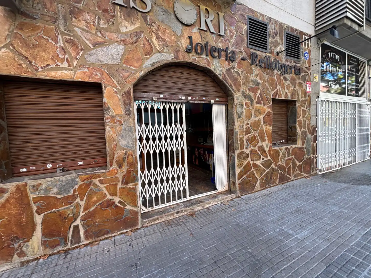 Local de alquiler en Terrassa con Aire acondicionado, Internet y Alarma