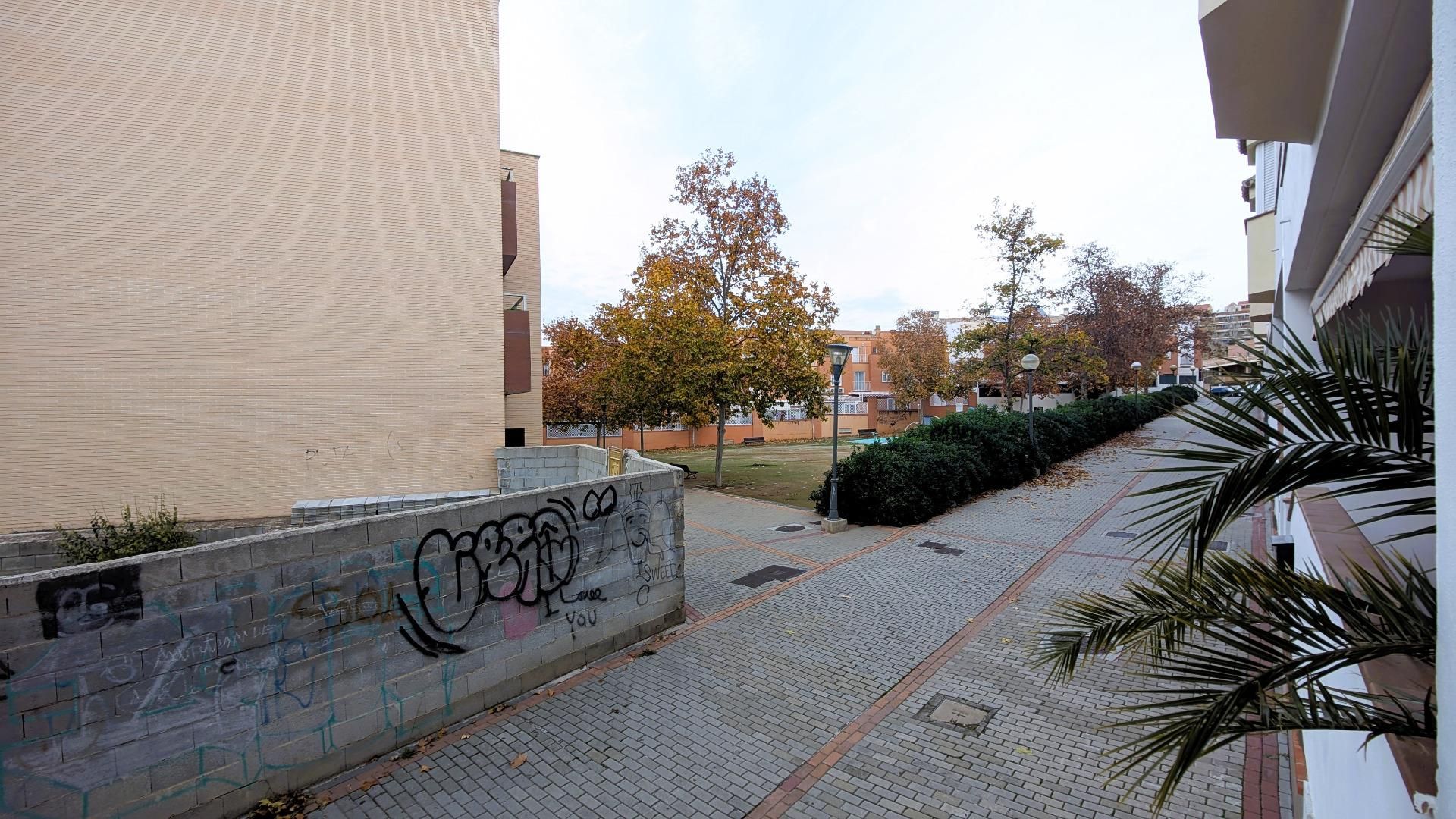 Vista exterior de Casa adosada en venda en  Granada Capital amb Aire condicionat, Calefacció i Jardí privat