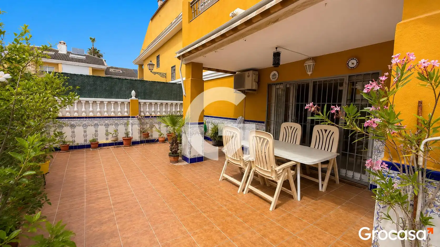 Terrassa de Casa adosada en venda en Vélez-Málaga amb Aire condicionat, Calefacció i Jardí privat