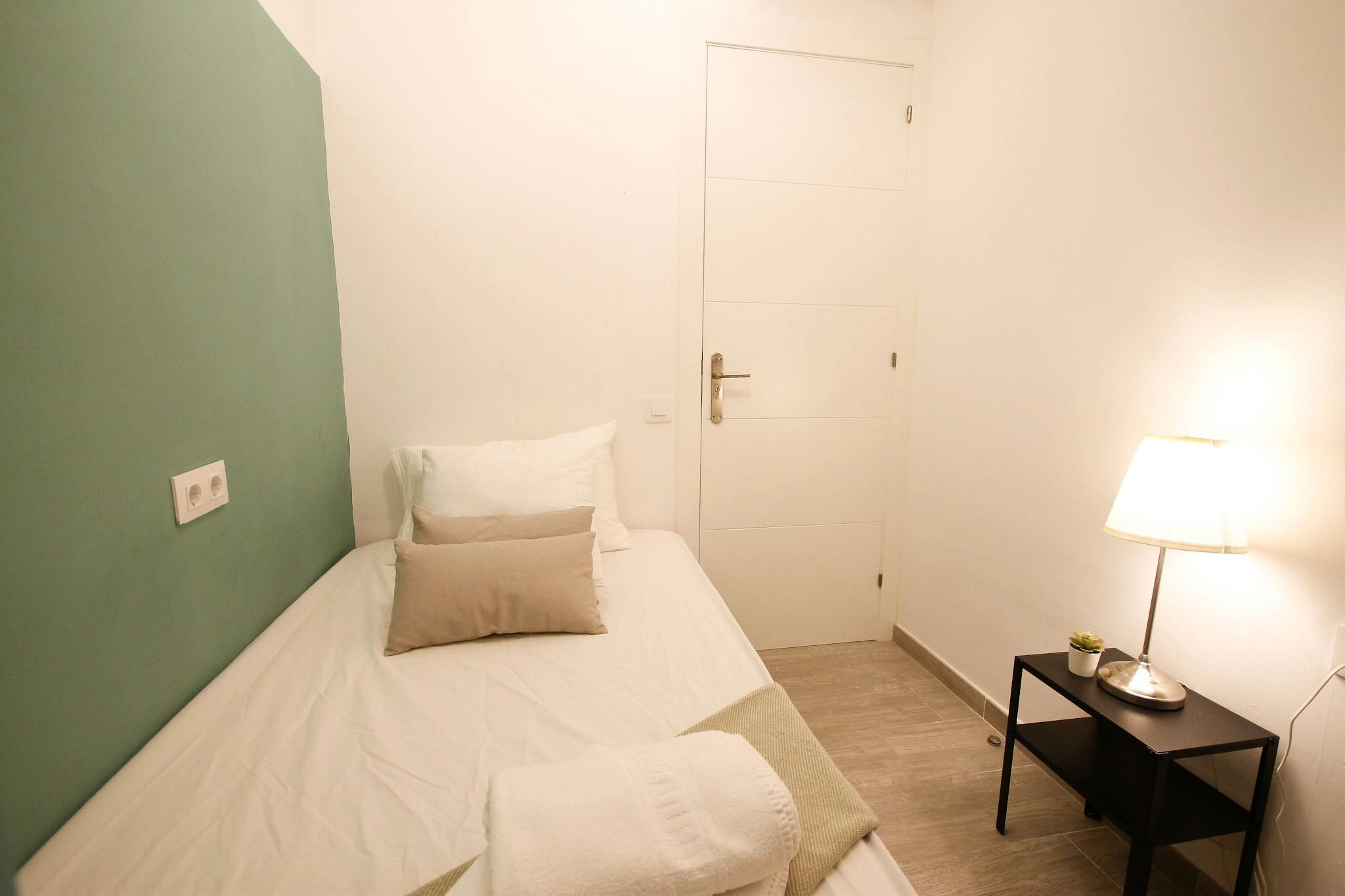 Dormitori de Pis per a compartir en  Barcelona Capital amb Aire condicionat, Calefacció i Moblat