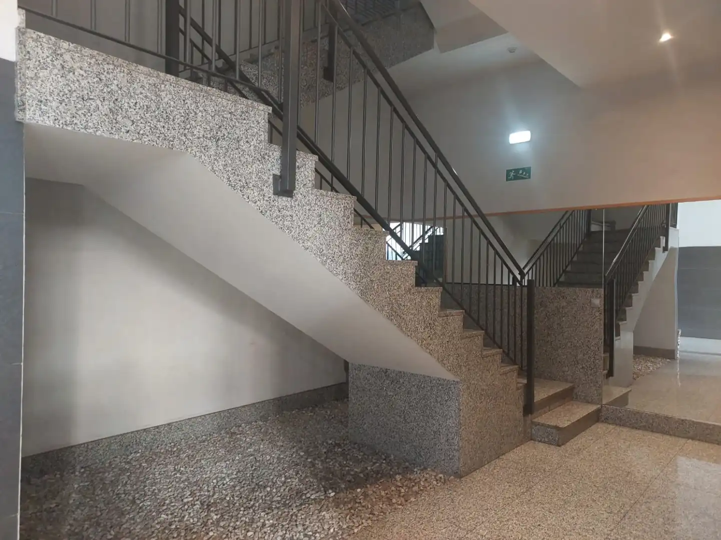 Piso de alquiler en Gijón  con Calefacción, Jardín privado y Parquet