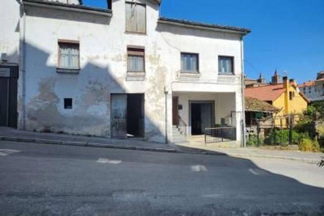 Casa-chalet en Venta en Calle Calle Fuejo en Cangas del Narcea