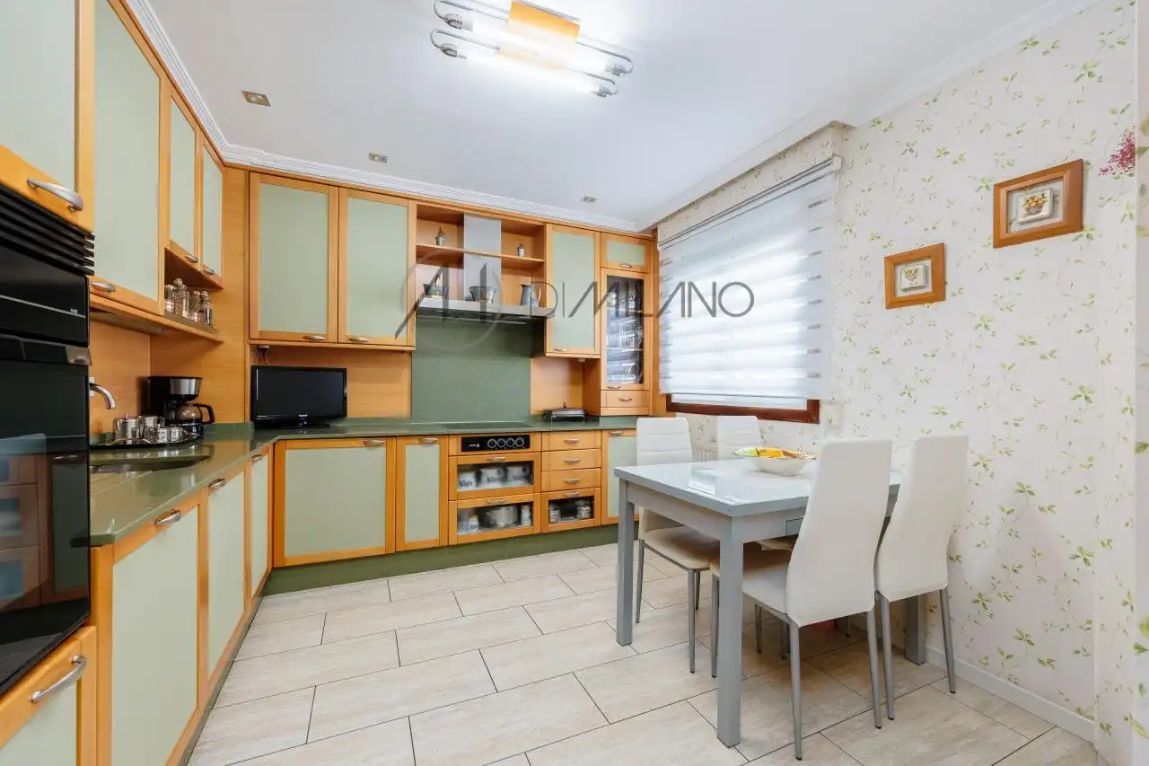 Cocina de Casa adosada en venta en Vigo  con Calefacción, Jardín privado y Parquet