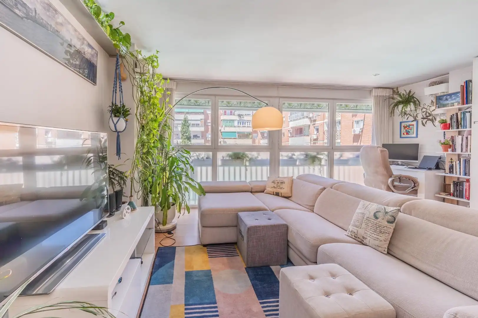 Sala d'estar de Pis en venda en Madrid amb Aire condicionat, Calefacció i Jardí privat