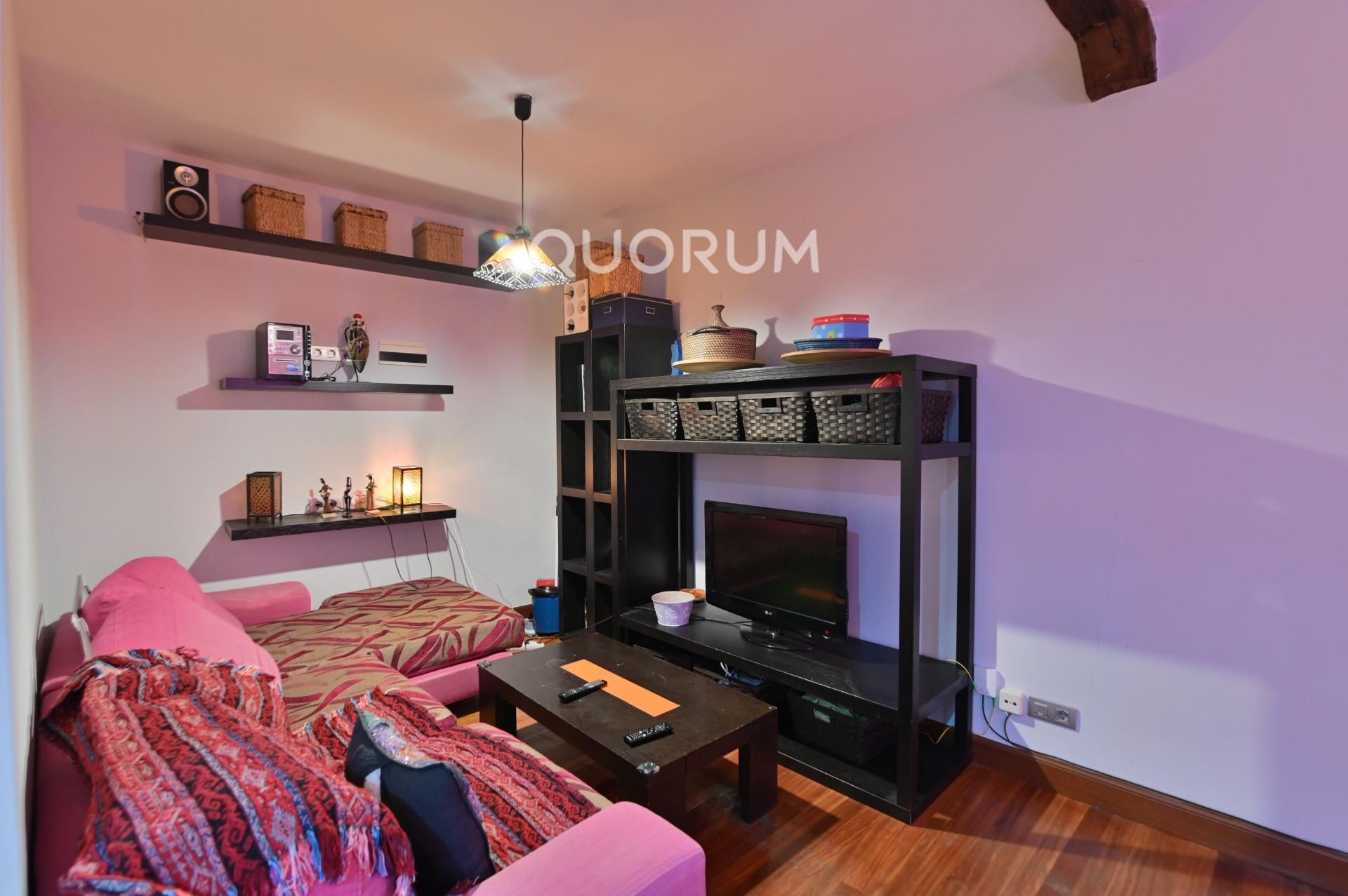 Sala d'estar de Pis en venda en Bilbao  amb Balcó i Jacuzzi