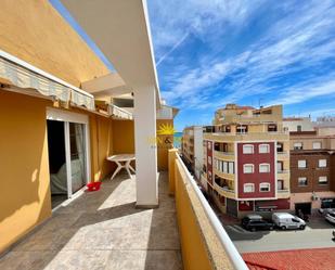 Vista exterior de Àtic de lloguer en Torrevieja amb Aire condicionat, Calefacció i Moblat