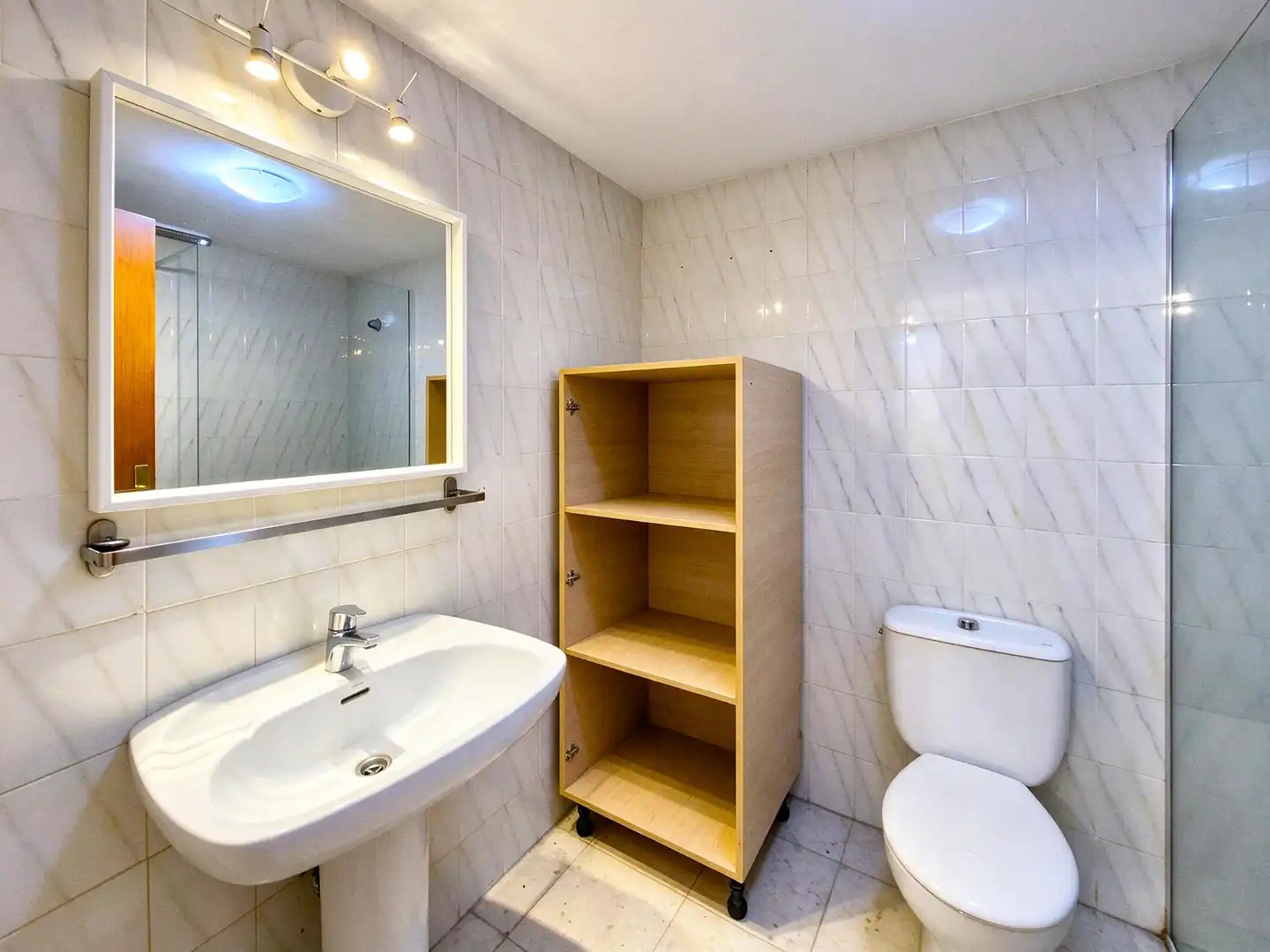 Baño de Piso en venta en La Garita - Marpequeña