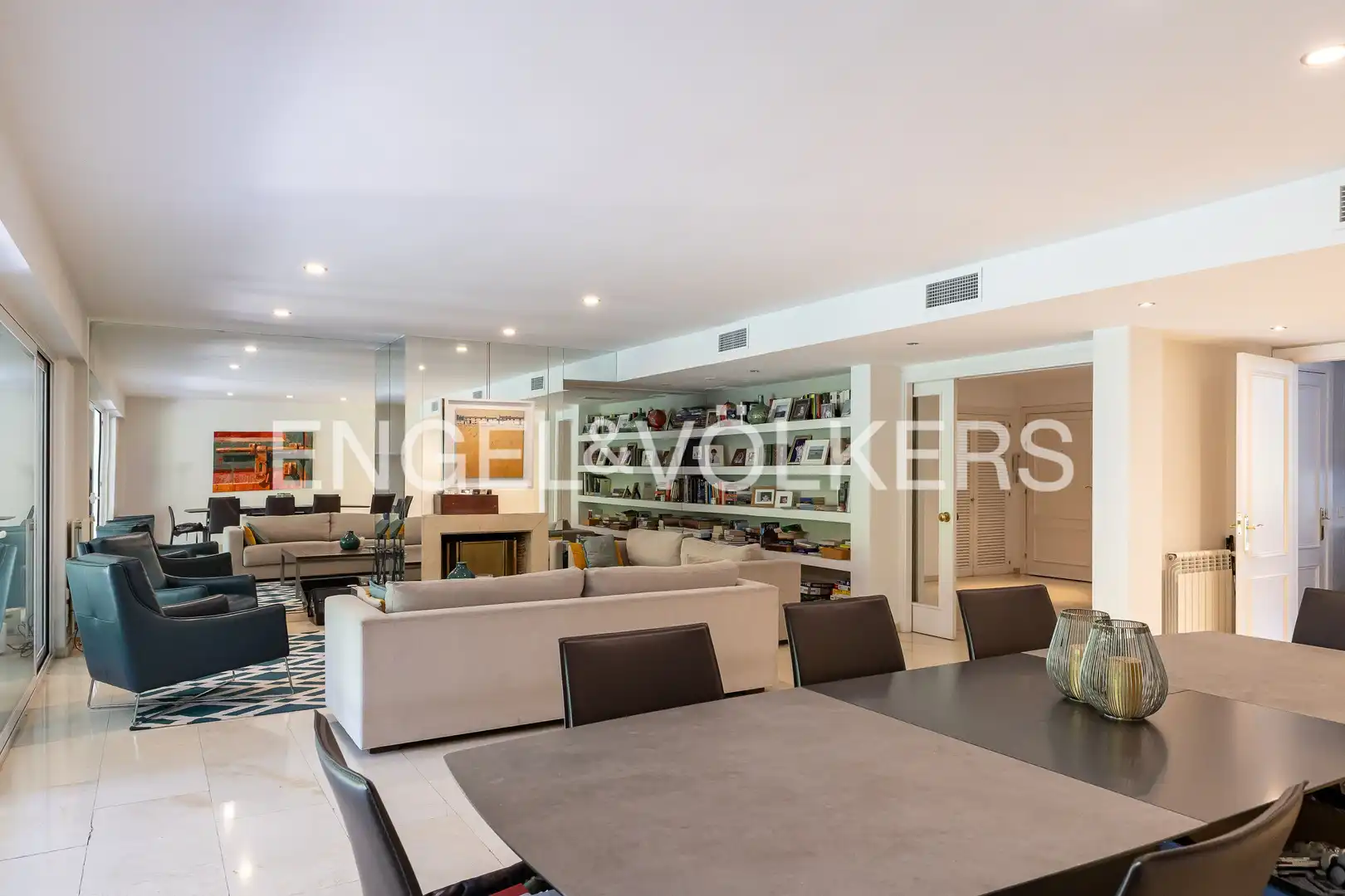 Sala de estar de Casa o chalet en venta en La Moraleja con Aire acondicionado, Calefacción y Jardín privado