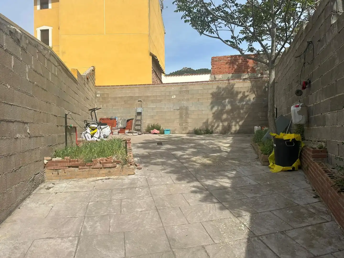 Parking of Single-family semi-detached for sale in Almonacid de Zorita  with Air Conditioner, Heating and Private garden