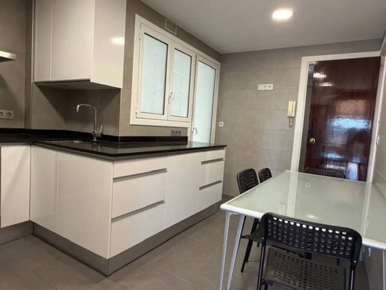 Cuina de Pis de lloguer en Barcelona amb Aire condicionat, Parquet i Moblat
