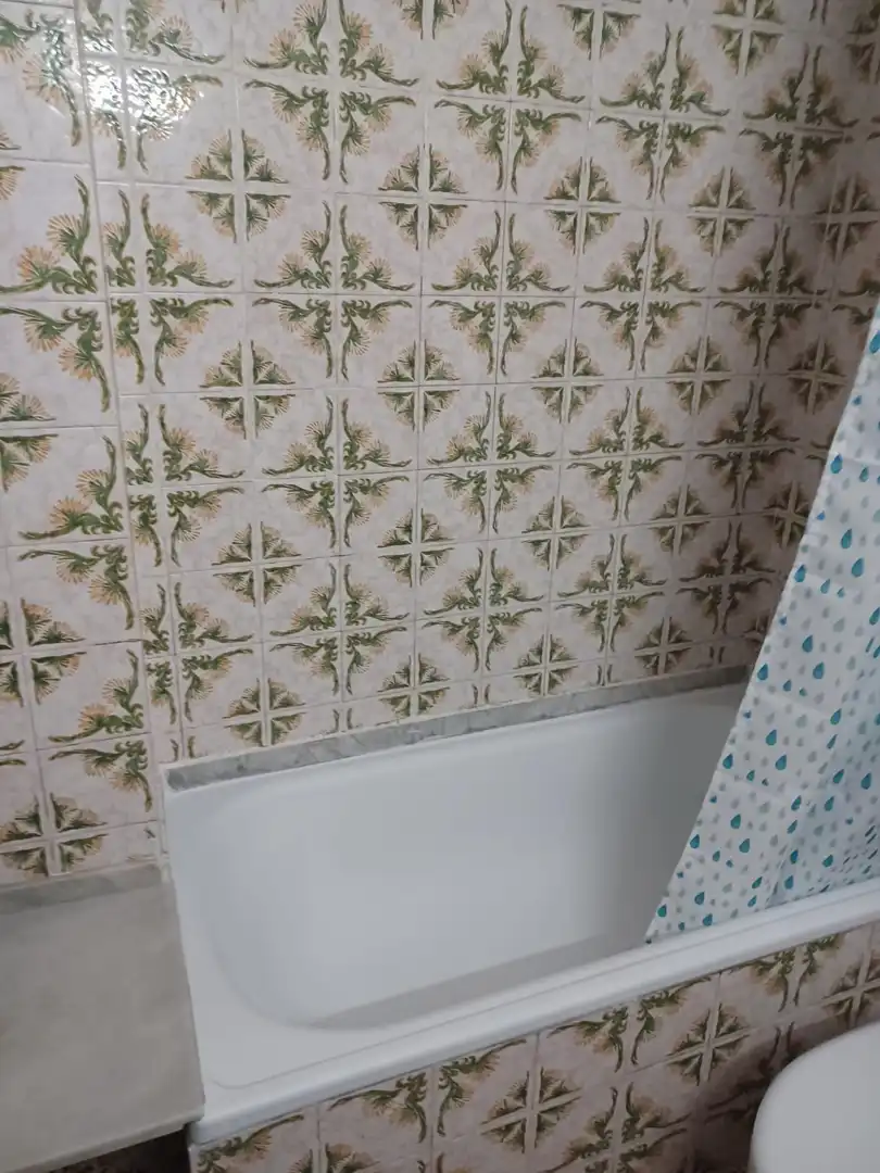 Baño de Piso para compartir en Reus
