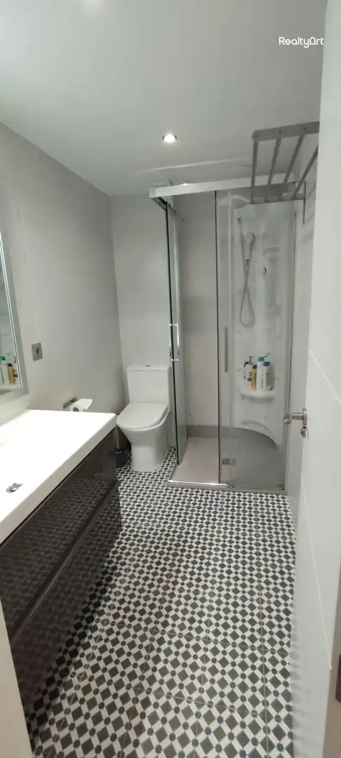 Bathroom of Flat for sale in Sevilla  with Air Conditioner, Heating and Terrace