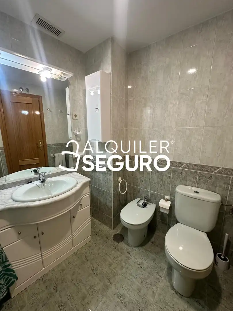 Baño de Piso de alquiler en Alcorcón con Calefacción y Amueblado
