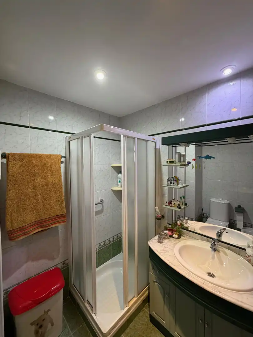 Baño de Casa adosada en venta en Fuenlabrada con Aire acondicionado, Calefacción y Trastero
