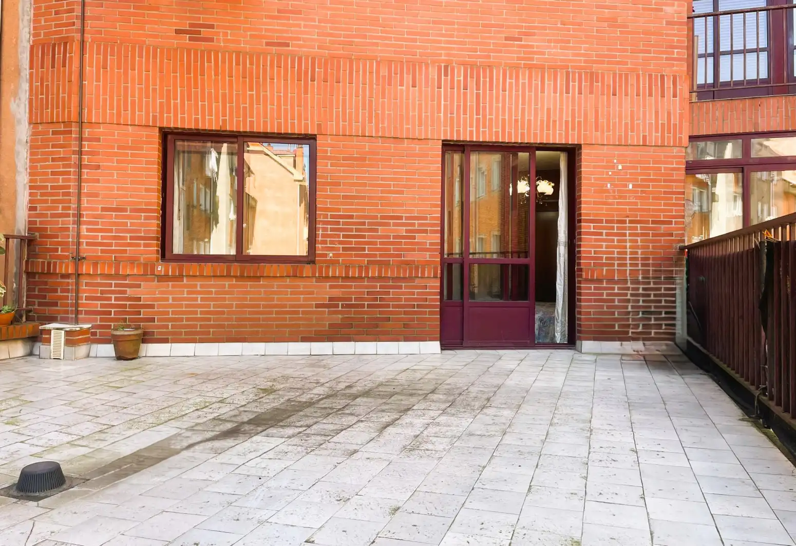 Außenansicht von Wohnung zum Verkauf in Gijón  mit Heizung, Terrasse und Abstellraum