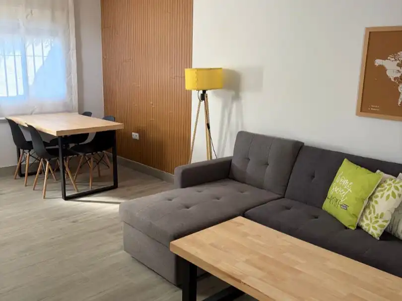 Sala d'estar de Casa o xalet en venda en Carmona amb Aire condicionat, Jardí privat i Terrassa