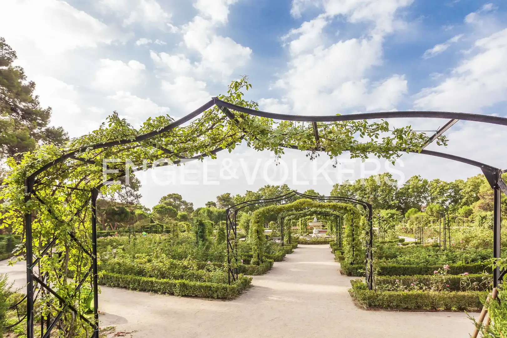 Jardí de Dúplex en venda en Madrid amb Aire condicionat, Calefacció i Jardí privat