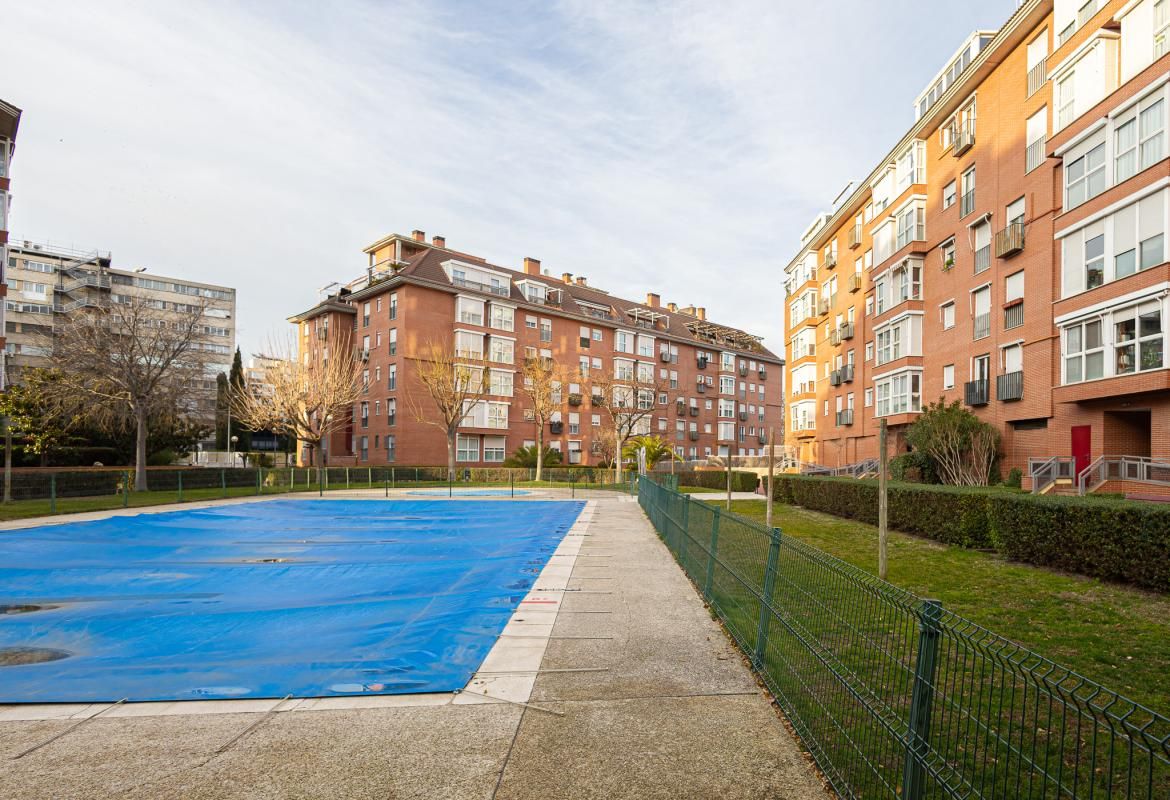 Exterior view of Flat for sale in  Madrid Capital  with Heating, Private garden and Storage room