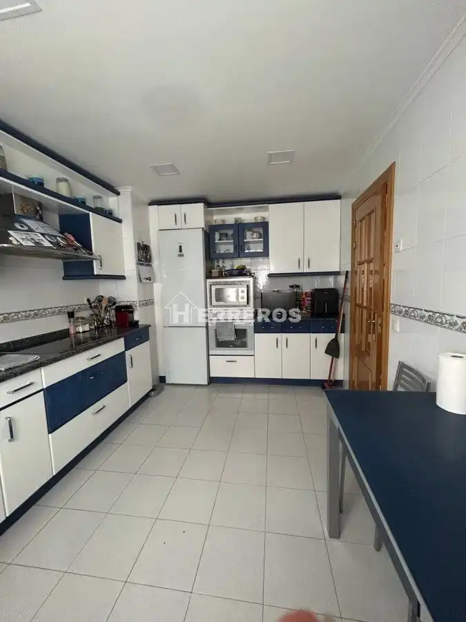 Cocina de Casa adosada en venta en  Logroño con Aire acondicionado, Calefacción y Jardín privado