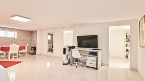 Se presenta esta exclusiva villa de estilo mediterráneo ubicada en una amplia parcela de 1.040 m, con una vivienda de 340 m constr, imatge 4