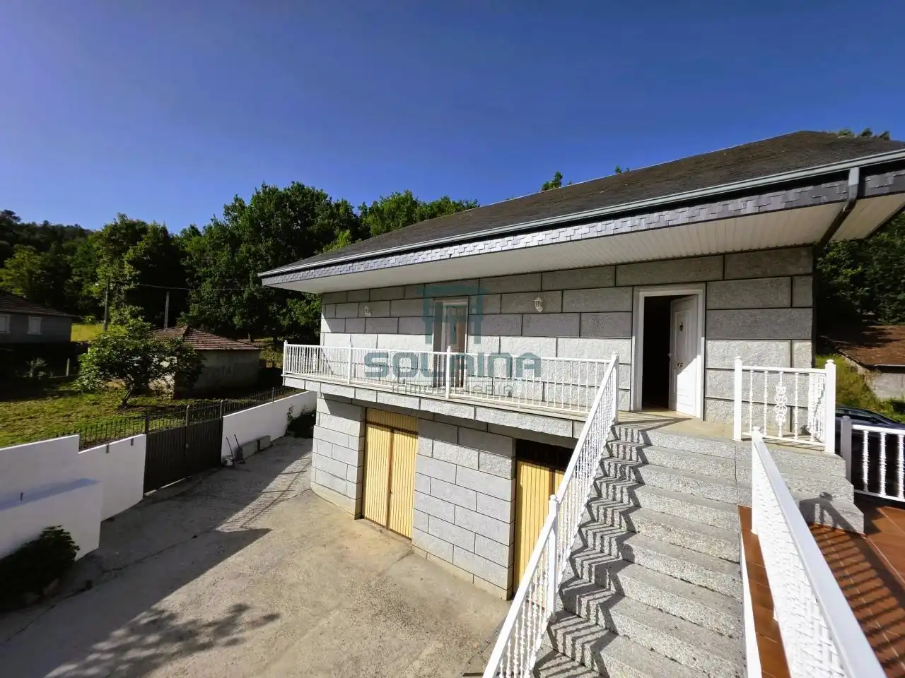 Vista exterior de Casa o chalet en venta en A Merca   con Calefacción, Jardín privado y Terraza