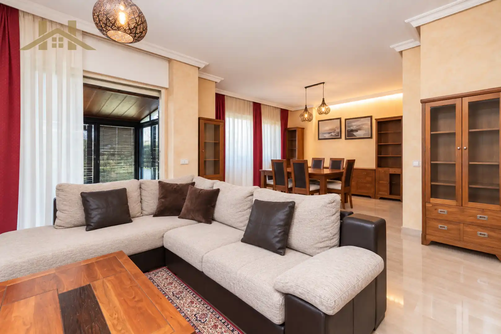 Sala de estar de Casa adosada en venta en Majadahonda con Aire acondicionado, Calefacción y Jardín privado