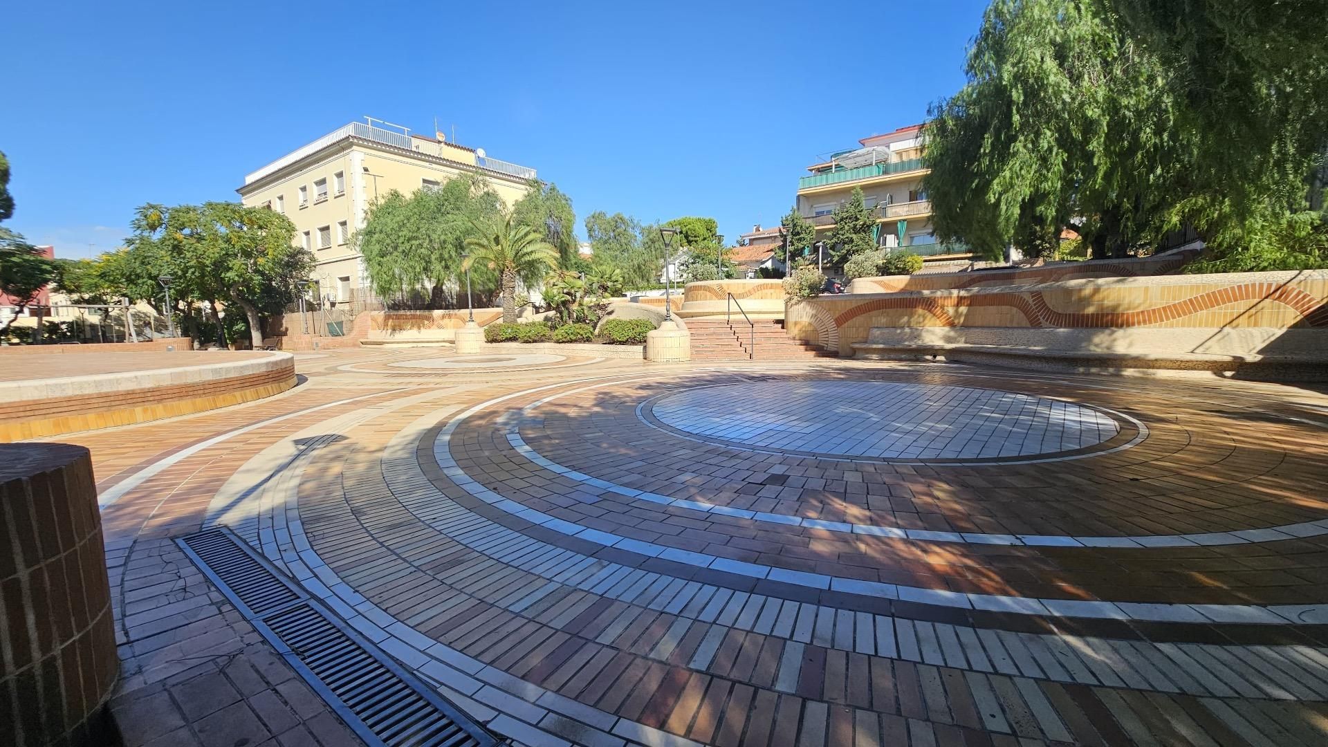 Vista exterior de Dúplex en venda en Sant Joan Despí amb Aire condicionat, Calefacció i Jardí privat