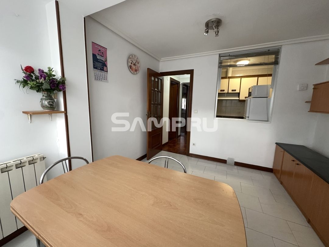 Comedor de Piso en venta en Arrasate / Mondragón con Calefacción, Trastero y Amueblado