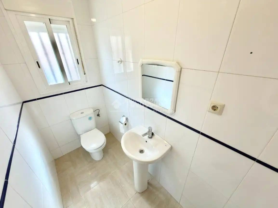 Baño de Casa adosada en venta en Valdeaveruelo con Aire acondicionado, Calefacción y Balcón