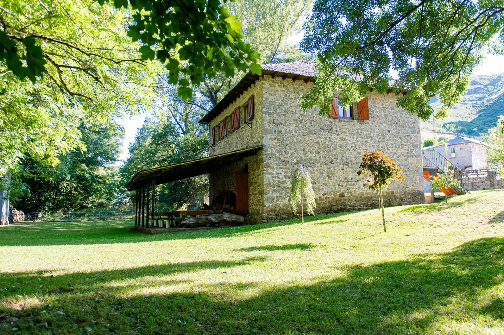 Vista exterior de Casa o chalet en venta en Cabrillanes con Calefacción, Trastero y Amueblado