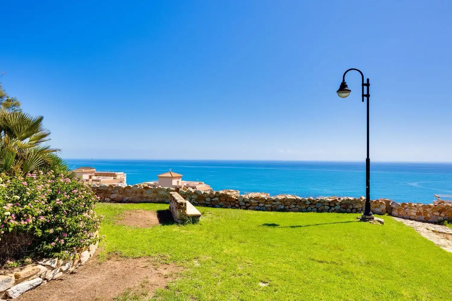 Vista exterior de Apartamento de alquiler en Torrevieja con Amueblado, Lavadora y Microondas