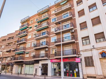Appartamento con balcone in vendita a Centro