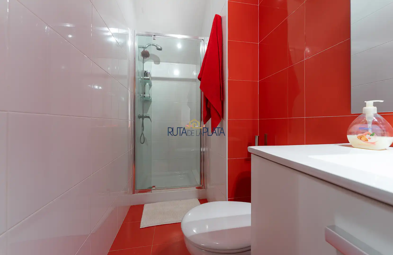 Baño de Casa adosada en venta en Roales con Calefacción, Jardín privado y Alarma