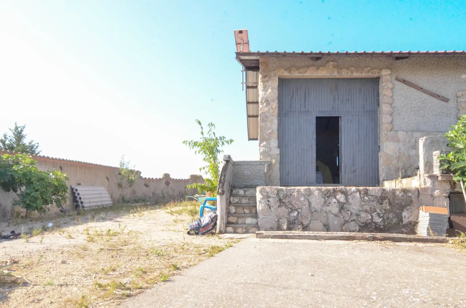 Exterior view of Industrial buildings for sale in Calvarrasa de Arriba