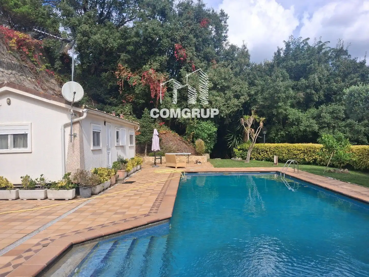 House with pool for sale in can rovira