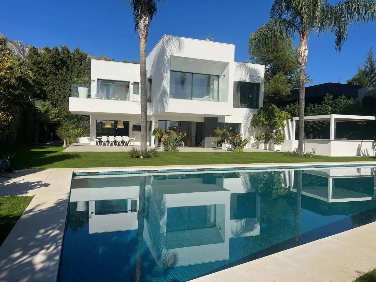 Villa con piscina in vendita a Calle PIZARRA 10
