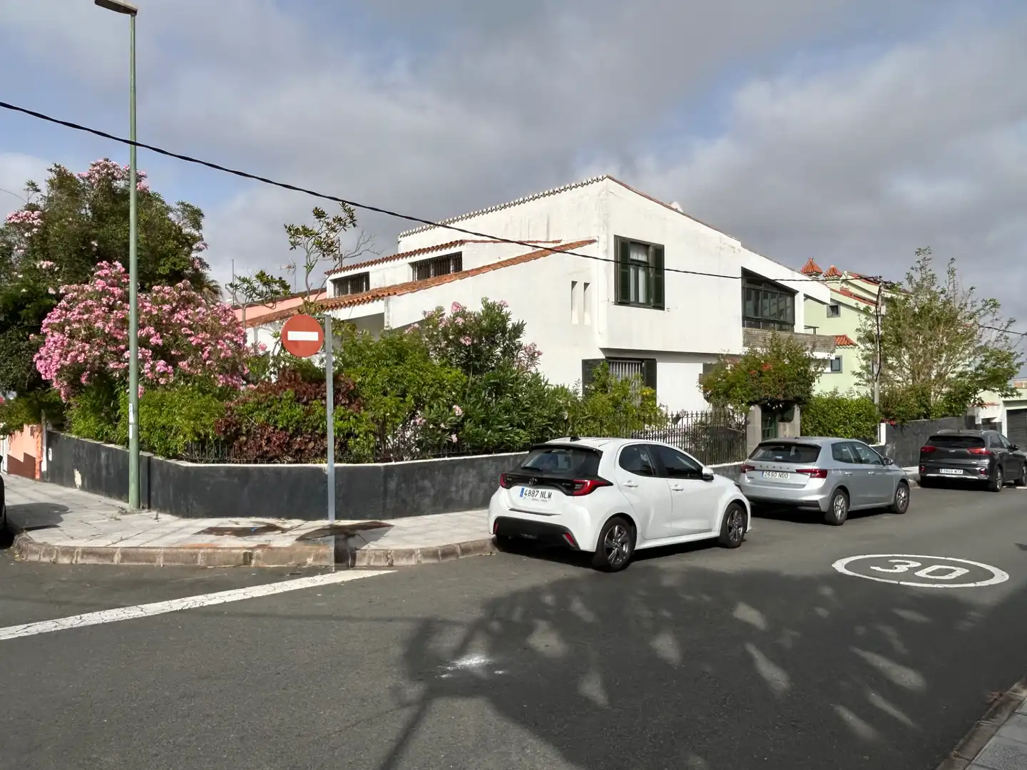 Vista exterior de Casa o xalet en venda en Las Palmas de Gran Canaria amb Calefacció, Jardí privat i Parquet