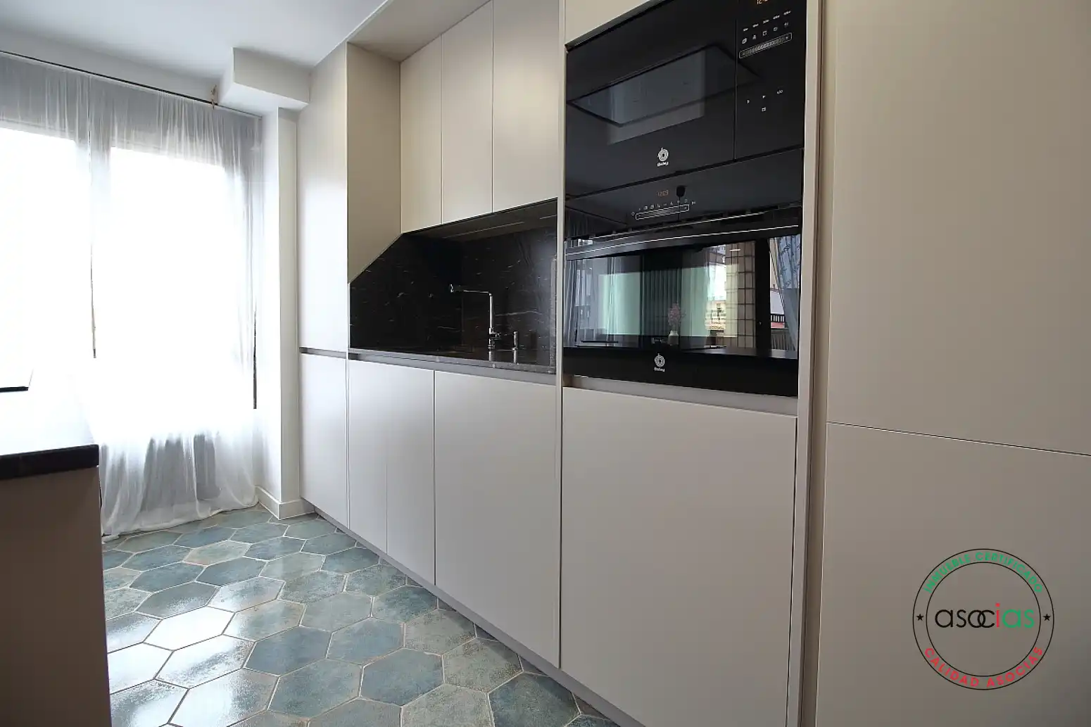 Cocina de Ático en venta en Gijón  con Calefacción, Parquet y Terraza