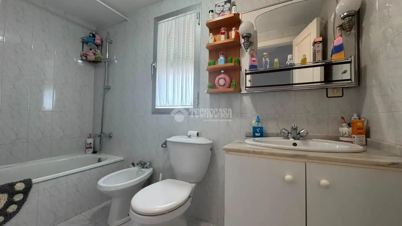 Baño de Dúplex en venta en Motril con Terraza, Piscina y Piscina comunitaria
