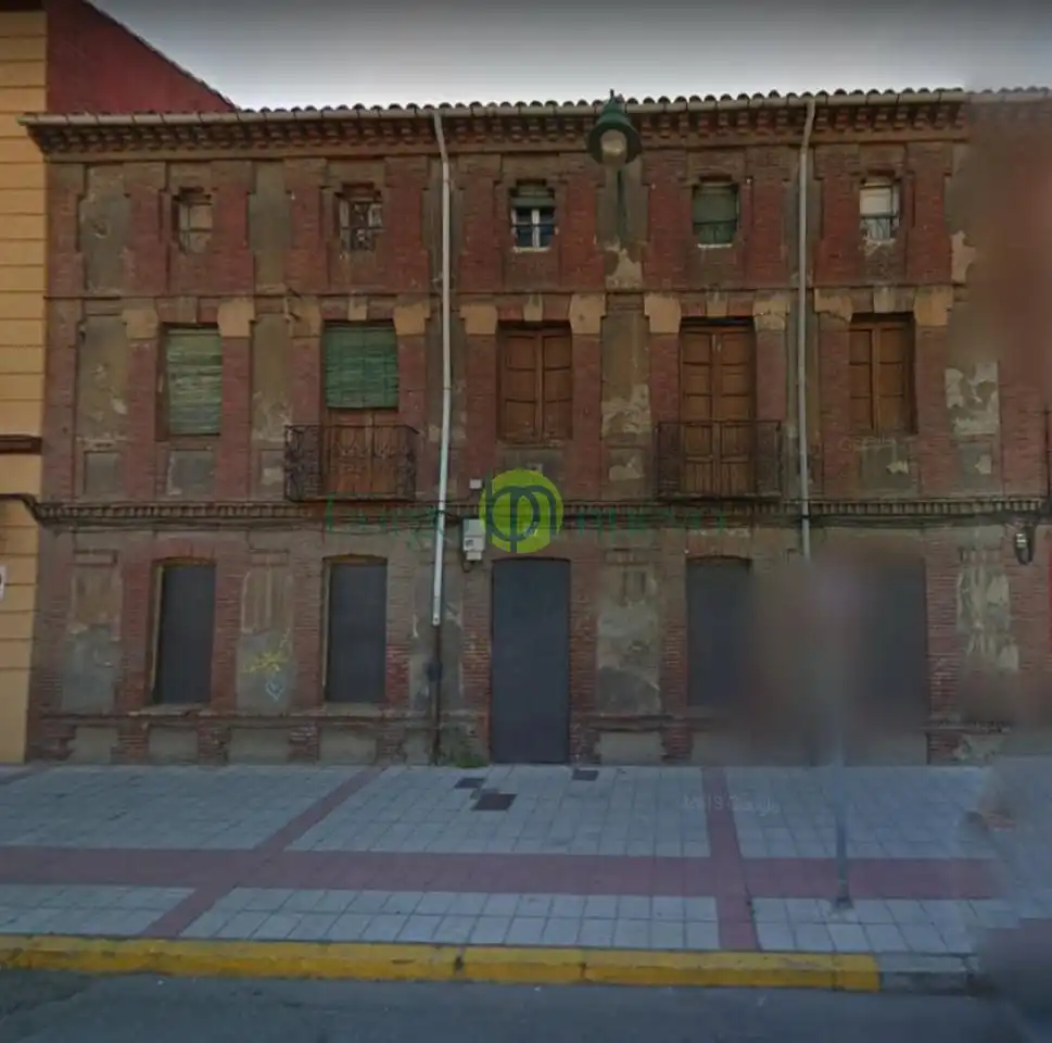 Vista exterior de Casa o xalet en venda en León Capital 