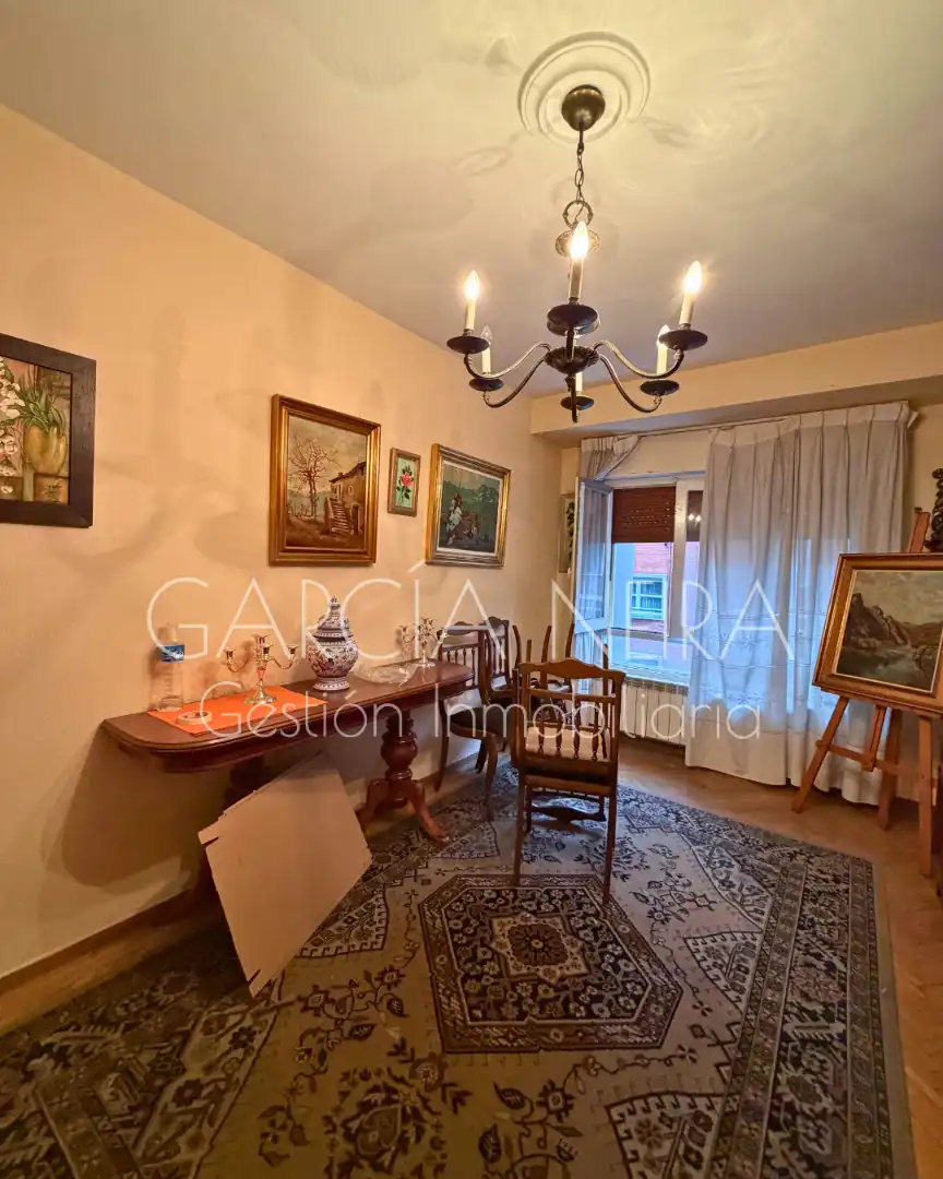 Comedor de Piso en venta en Gijón  con Calefacción, Parquet y Amueblado
