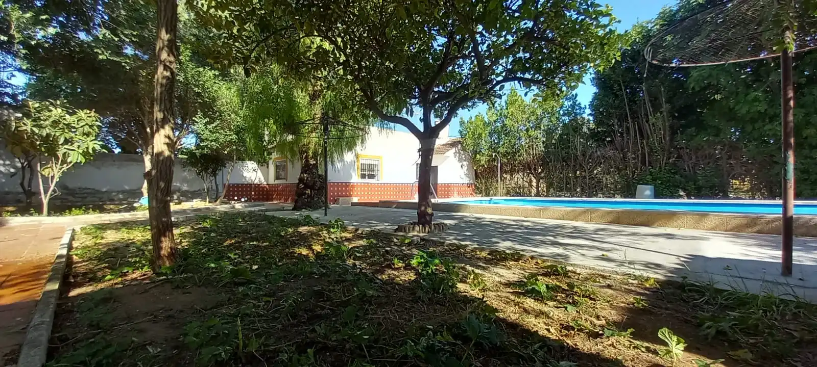 Vista exterior de Finca rústica en venta en Alcalá de Guadaira con Aire acondicionado, Calefacción y Jardín privado