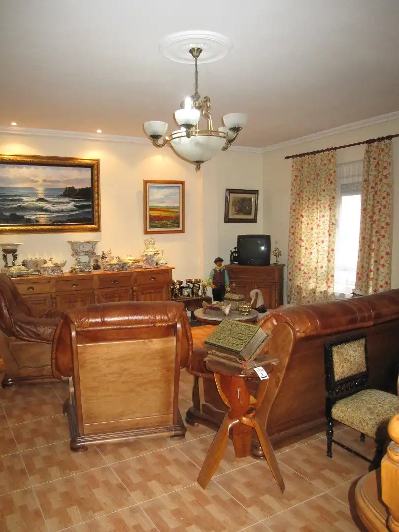Sala d'estar de Casa o xalet en venda en Ciudad Real amb Aire condicionat, Terrassa i Forn