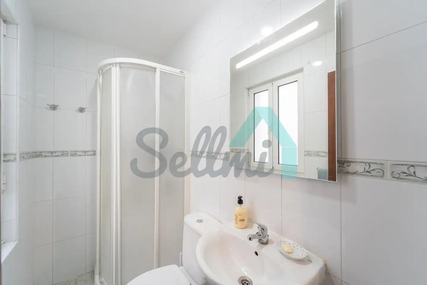 Badezimmer von Wohnung zur untervermieten in Oviedo  mit Heizung, Parkett und Möbliert