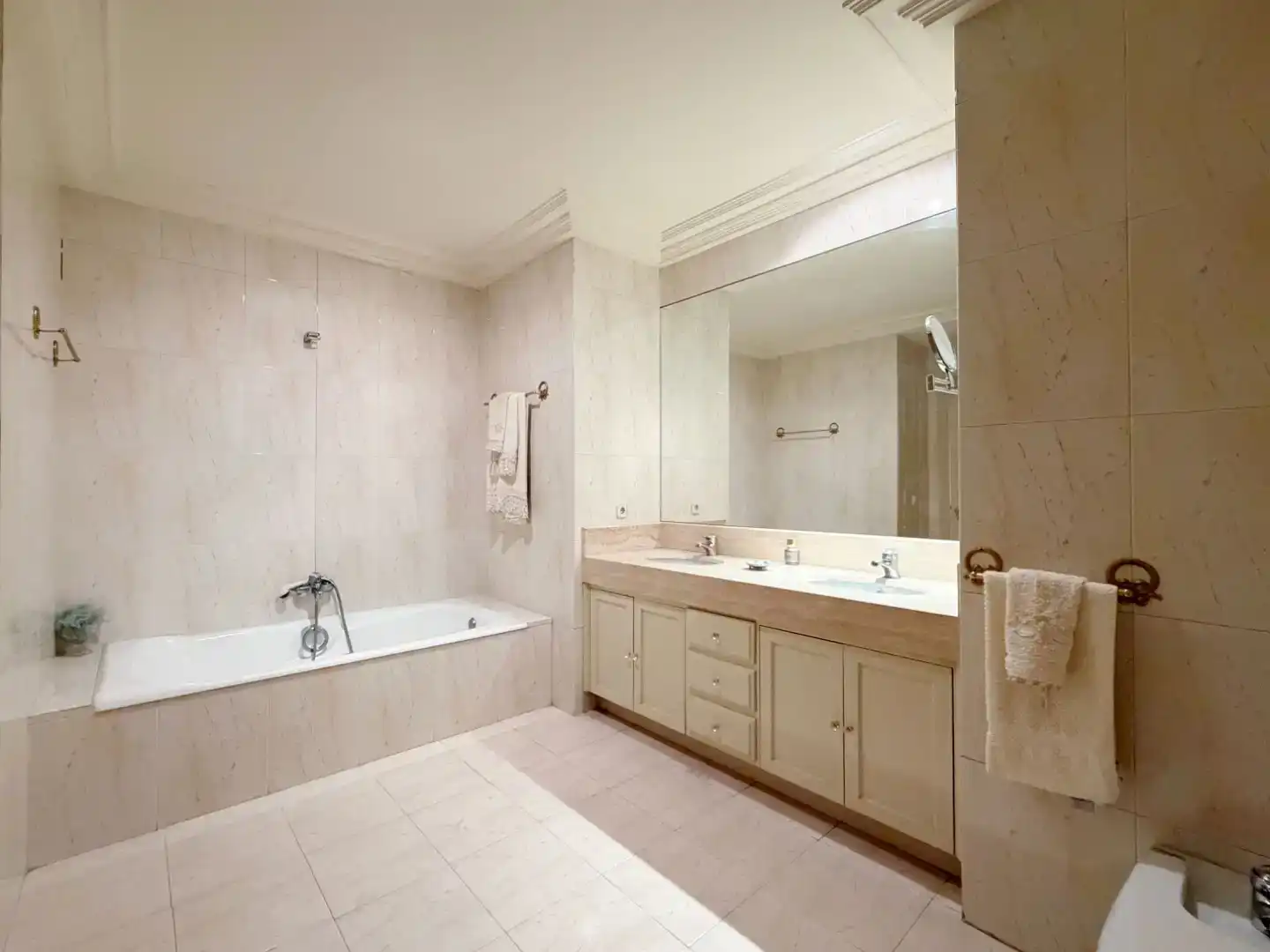 Baño de Piso en venta en Ciudalcampo con Aire acondicionado, Calefacción y Jardín privado