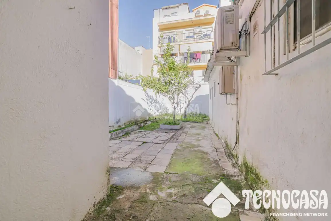 Vista exterior de Piso en venta en Santa Coloma de Gramenet con Terraza y Trastero