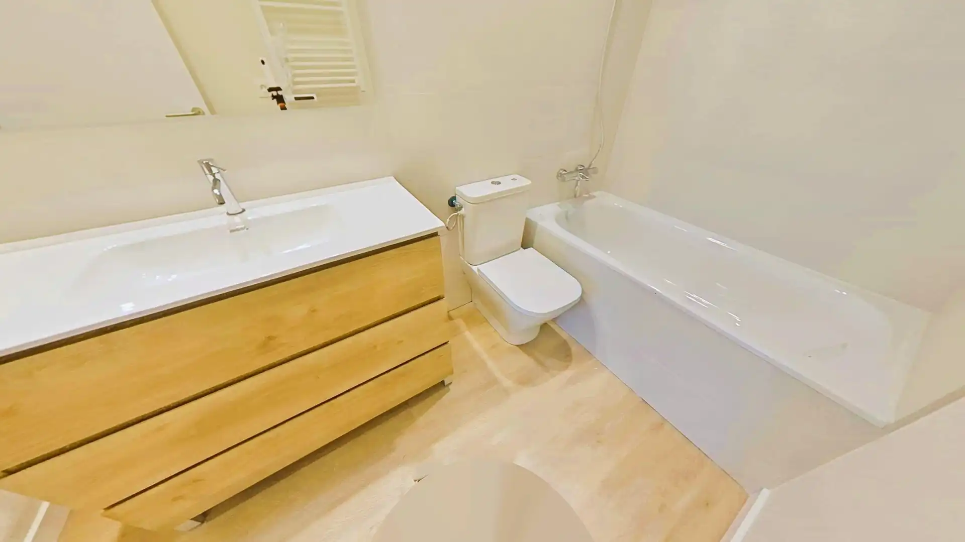 Baño de Planta baja en venta en Cubelles con Aire acondicionado, Calefacción y Jardín privado
