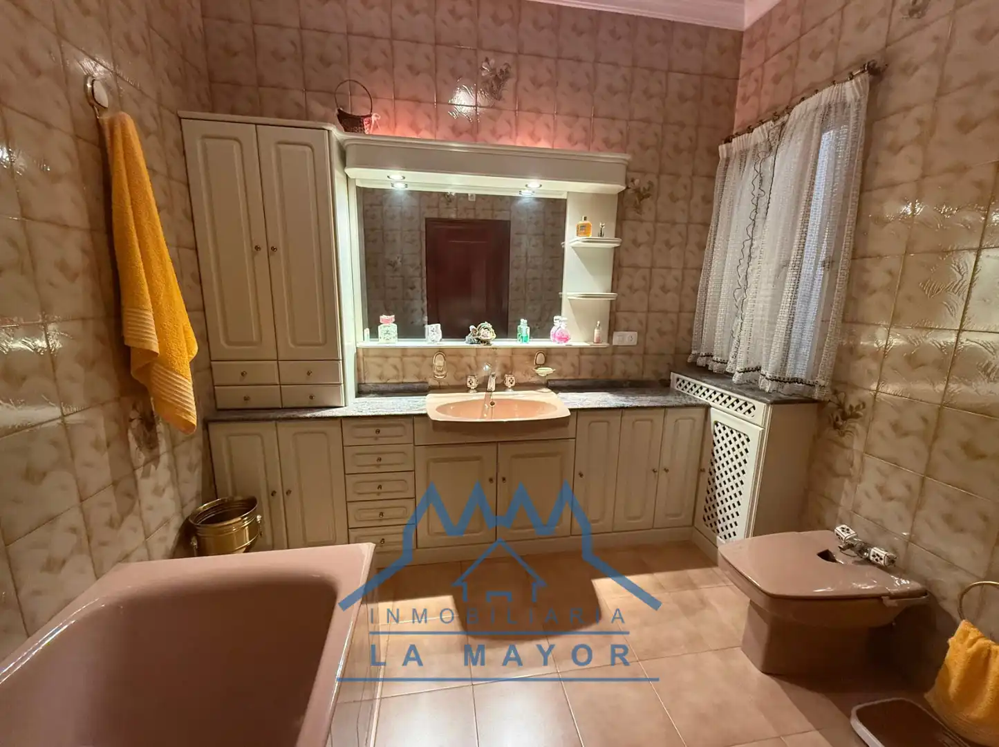 Bany de Casa o xalet en venda en Almagro amb Jardí privat, Terrassa i Traster