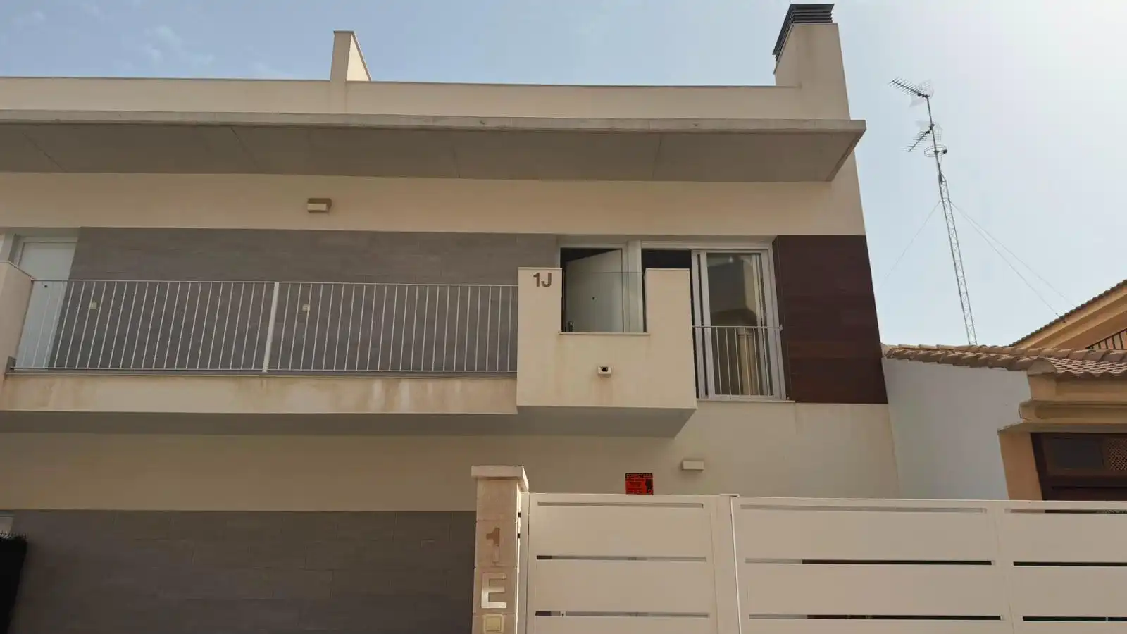 Vista exterior de Ático en venta en San Pedro del Pinatar con Aire acondicionado, Terraza y Piscina comunitaria