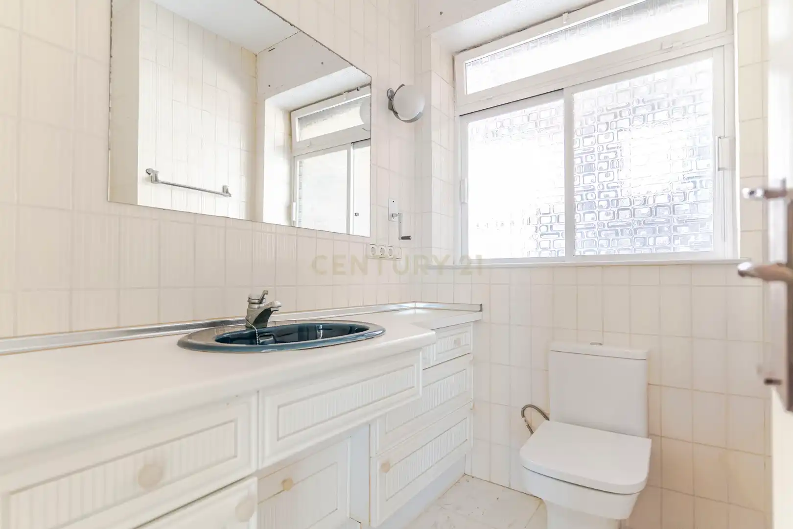 Bathroom of Houses for sale in Almuñécar  with Air Conditioner, Private garden and Storage room